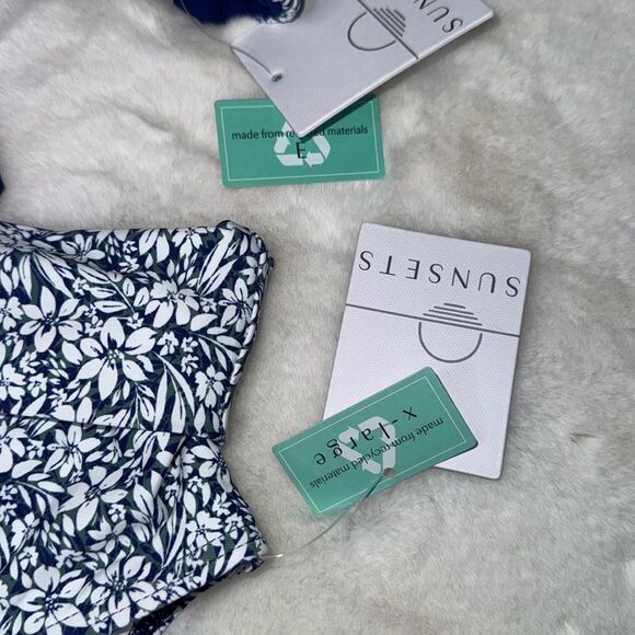 Sunsets Forget Me Not Reversible Starlette Triangle Top Hannah High Wais… - Picture 6 of 10